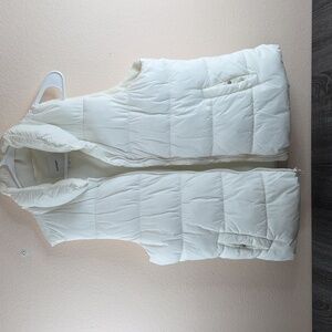 Old NAVY WOMANS Large PUFFER VEST.NYLON Polyester SEA Salt WHITE EUC